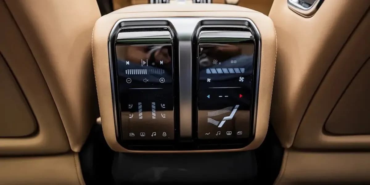 بي واي دي ليوبارد ٨ 2026