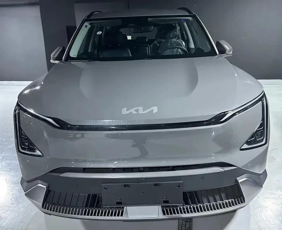 كيا اي في 5 2025