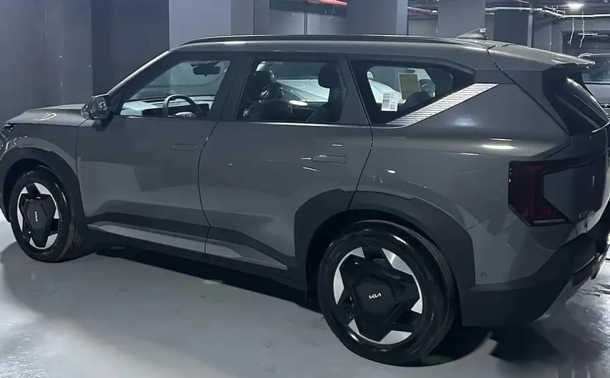 كيا اي في 5 2025