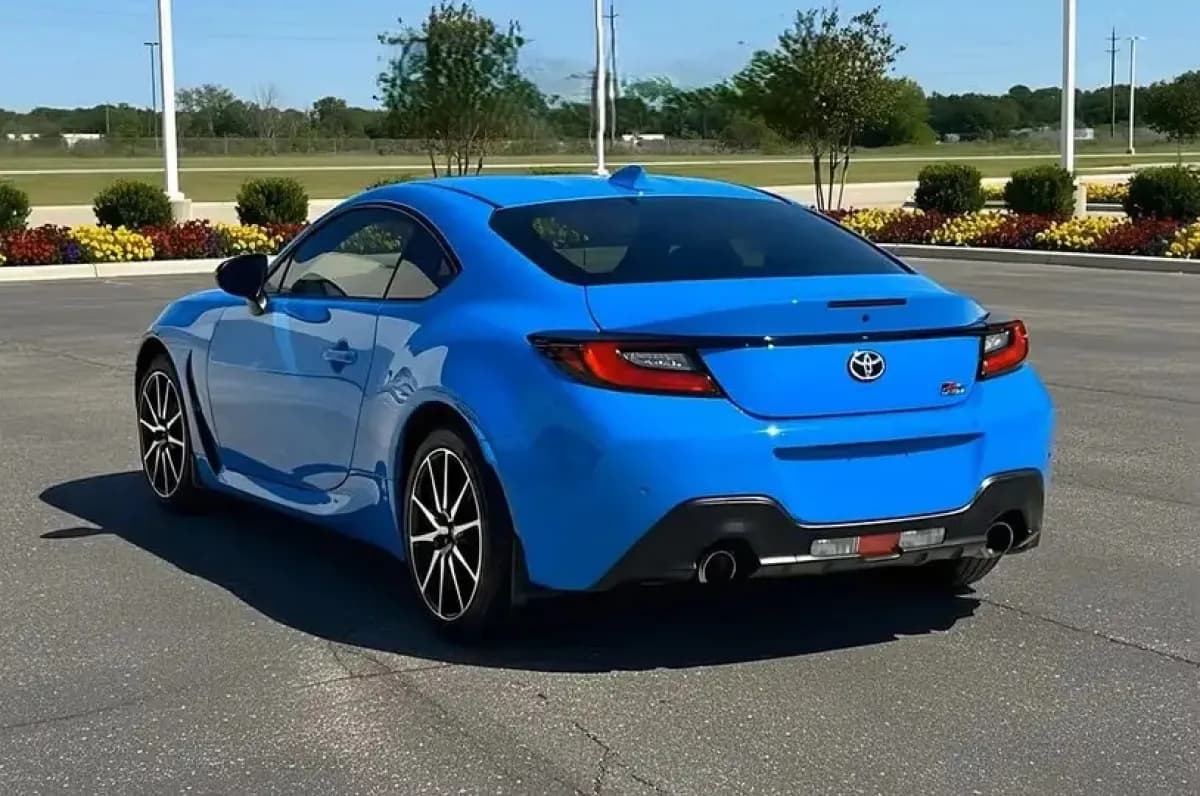 تويوتا جي ار 86 2024