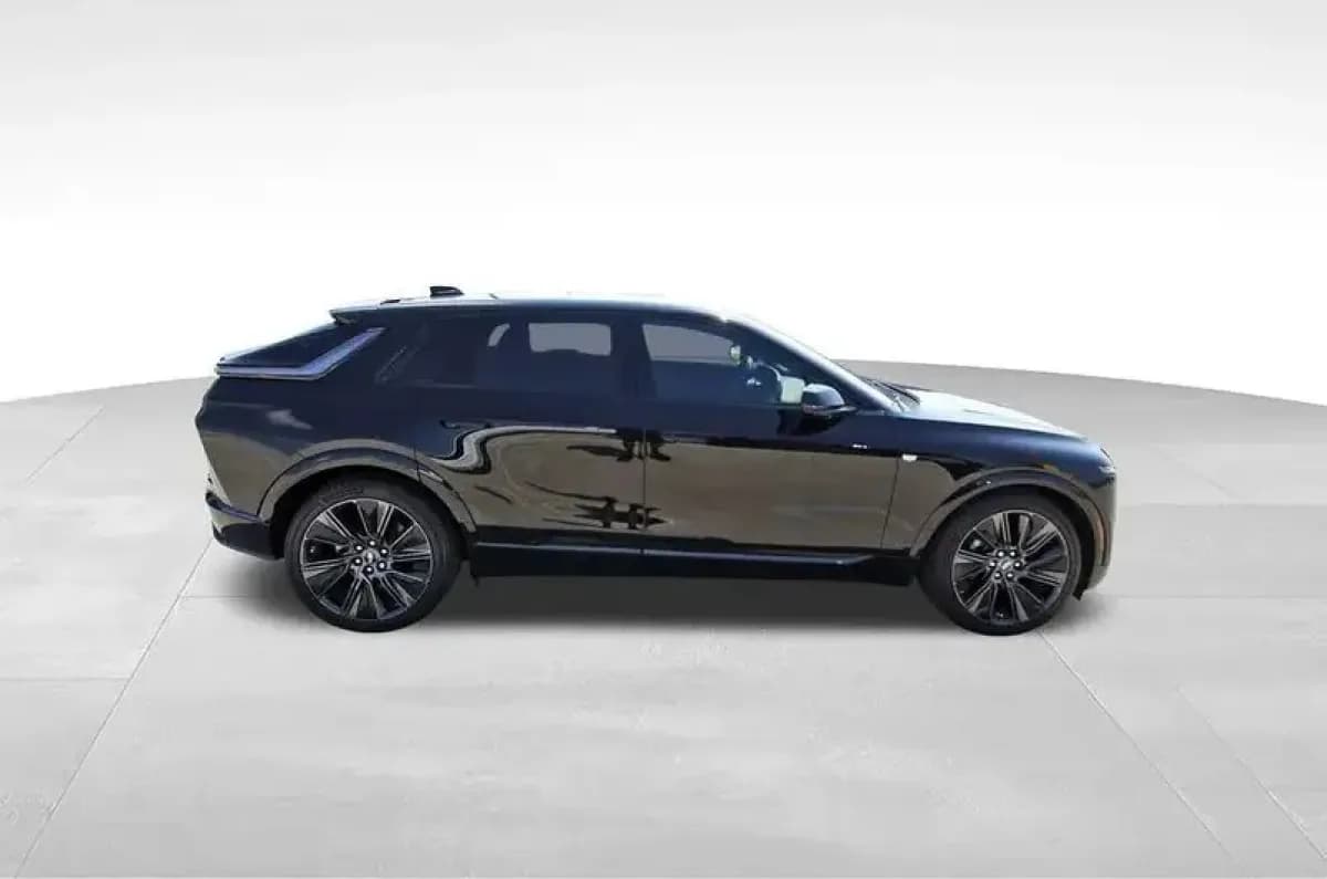 كاديلاك ال واي أر أي كيو 2026