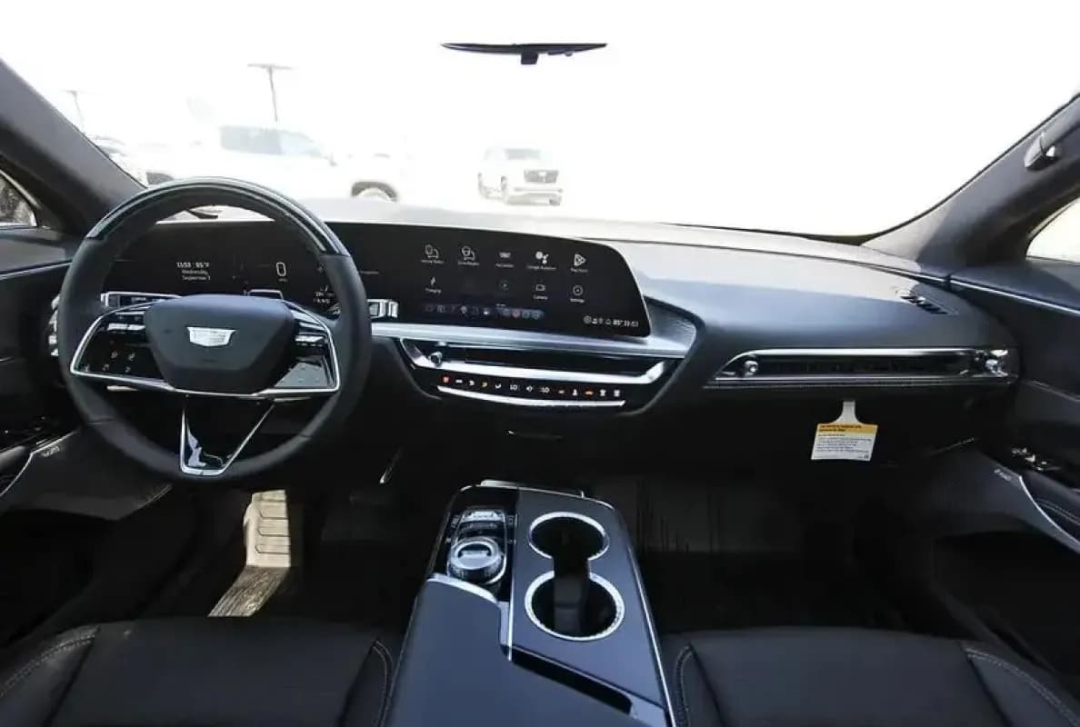 كاديلاك ال واي أر أي كيو 2026