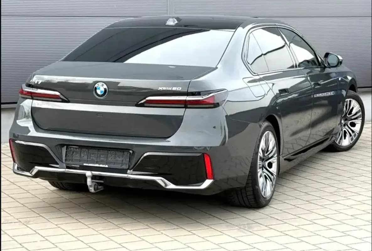 بي ام دبليو أي 7 2024 اي درايف 50 اي ام-سبورت رمادي أوتوماتيك — مستعملة