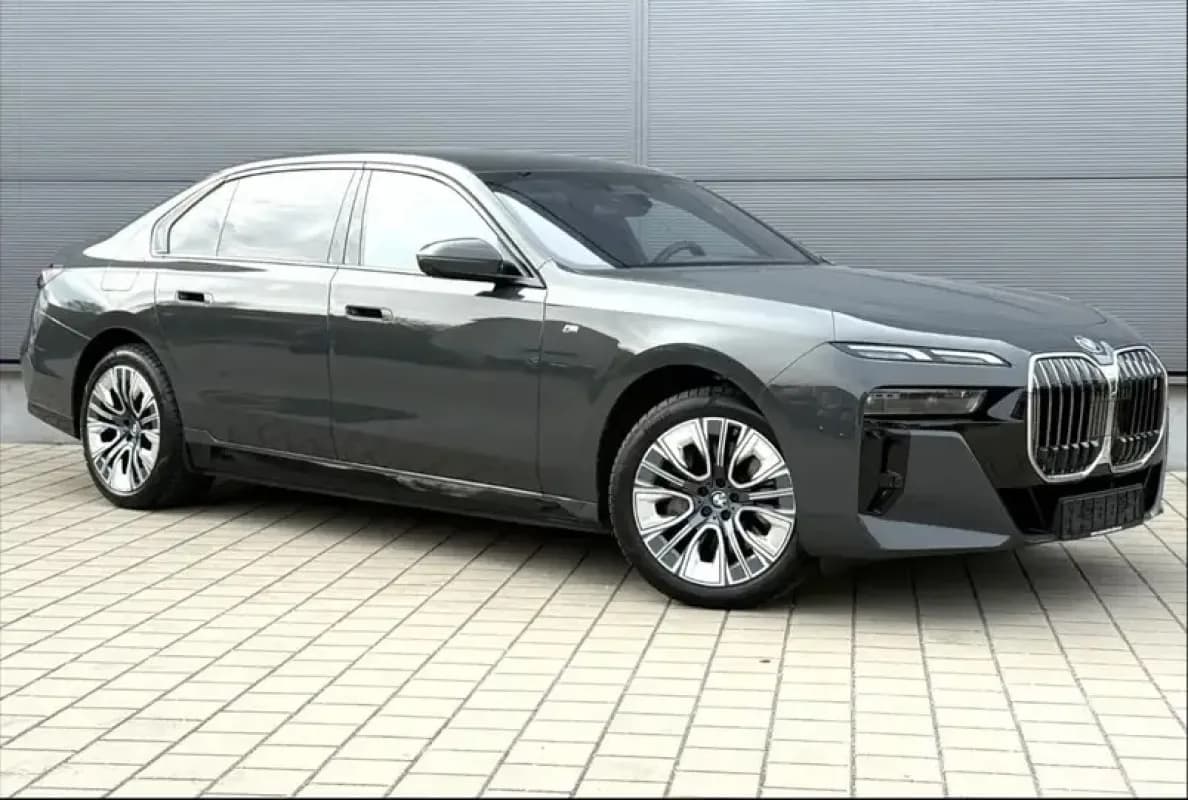 بي ام دبليو أي 7 2024 اي درايف 50 اي ام-سبورت رمادي أوتوماتيك — مستعملة