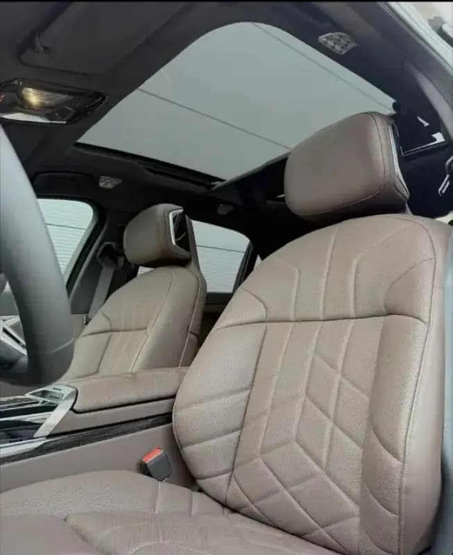 بي ام دبليو أي 7 2024 اي درايف 50 اي ام-سبورت رمادي أوتوماتيك — مستعملة