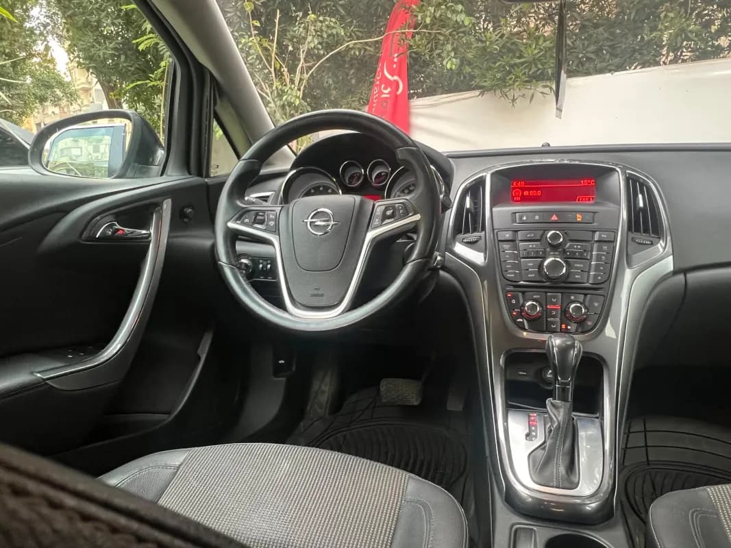 أوبل استرا 2013