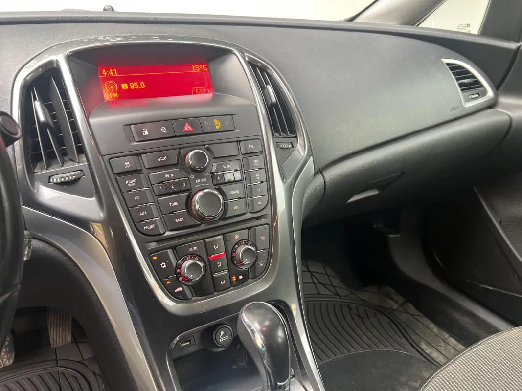 أوبل استرا 2013