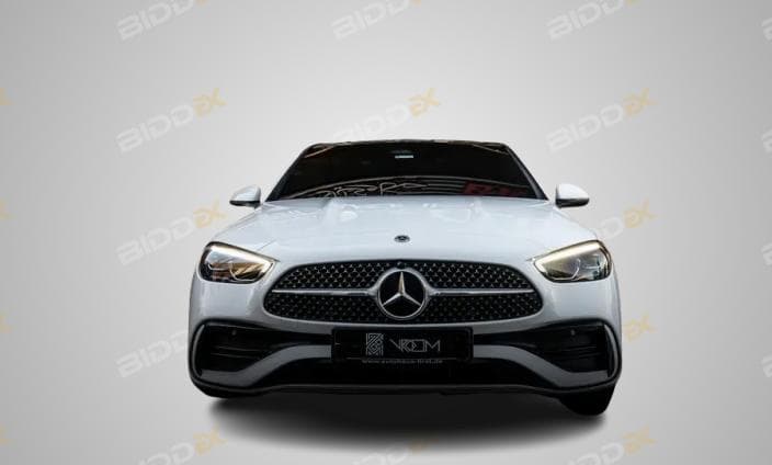 مرسيدس بنز C200 2023 ايه ام جي أبيض أوتوماتيك — مستعملة - 1