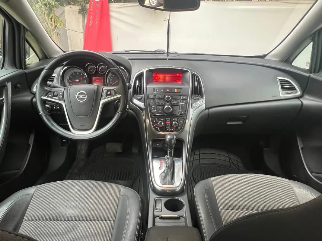 أوبل استرا 2013