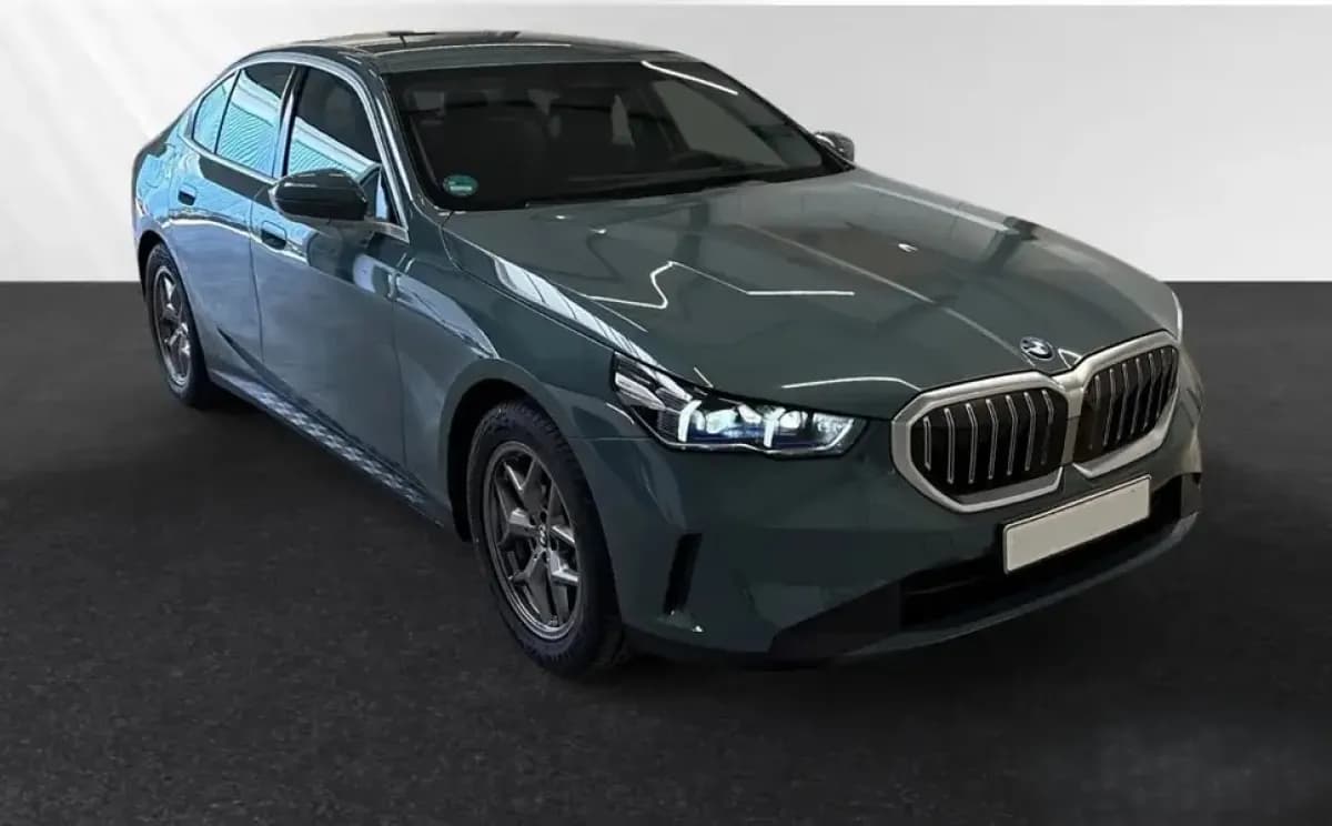 بي ام دبليو 520 2024 ام سبورت رمادي أوتوماتيك — مستعملة