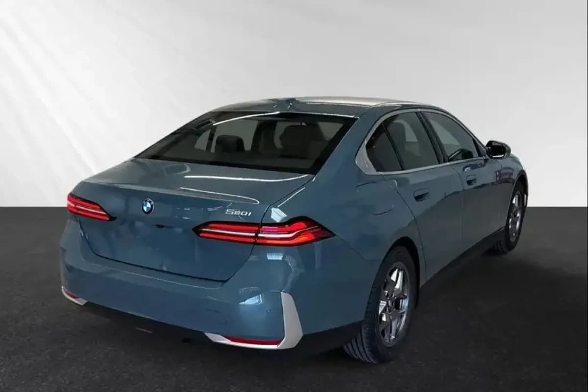 بي ام دبليو 520 2024 ام سبورت رمادي أوتوماتيك — مستعملة