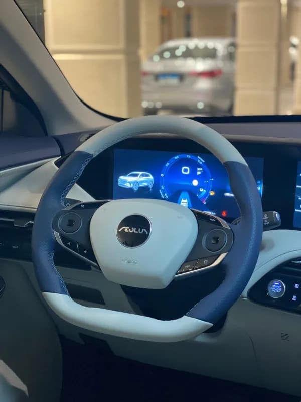 دونج فينج هيوج 2025 اسبيشيال كولور أسود أوتوماتيك — جديدة