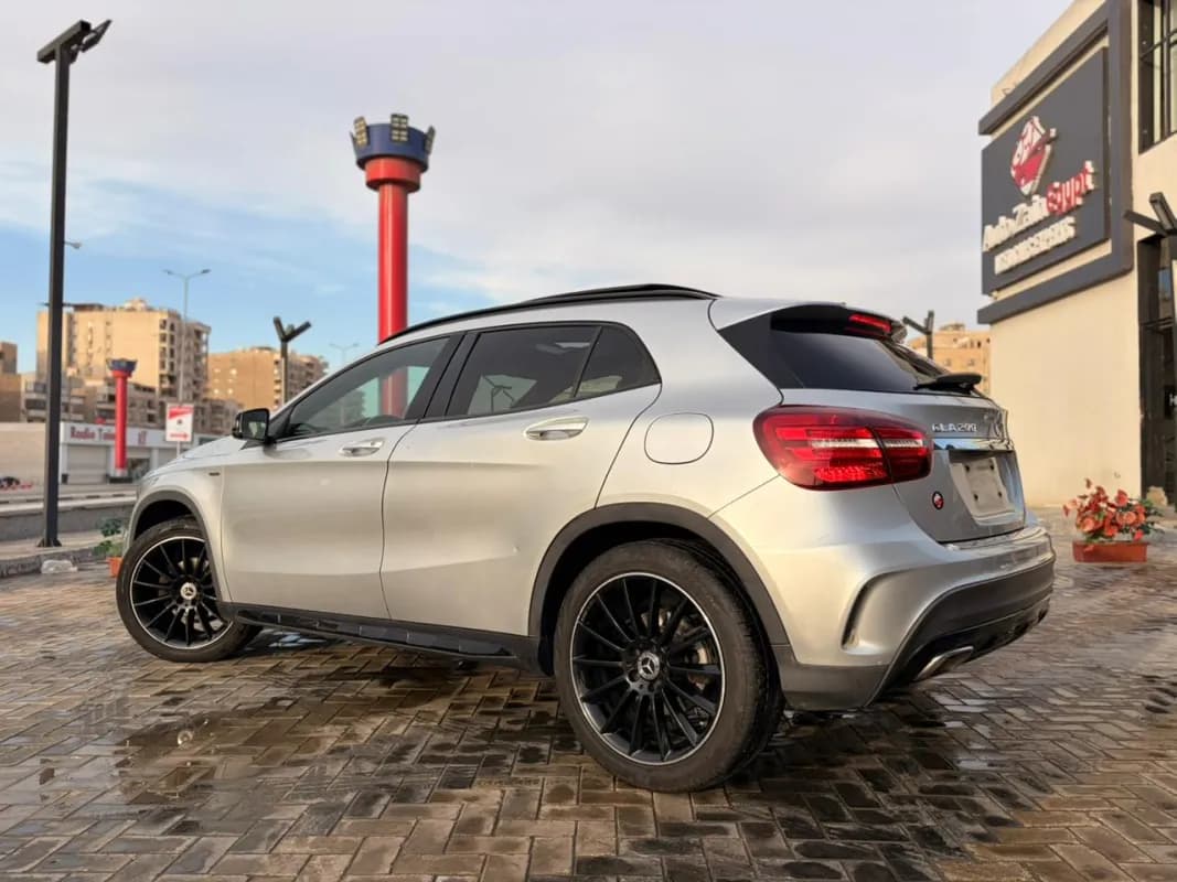 مرسيدس بنز GLA 200 2020 ايه ام جي فضي أوتوماتيك — مستعملة
