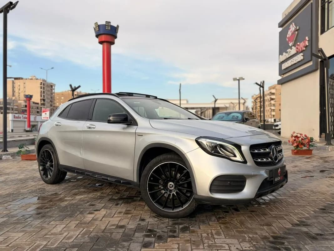 مرسيدس بنز GLA 200 2020 ايه ام جي فضي أوتوماتيك — مستعملة