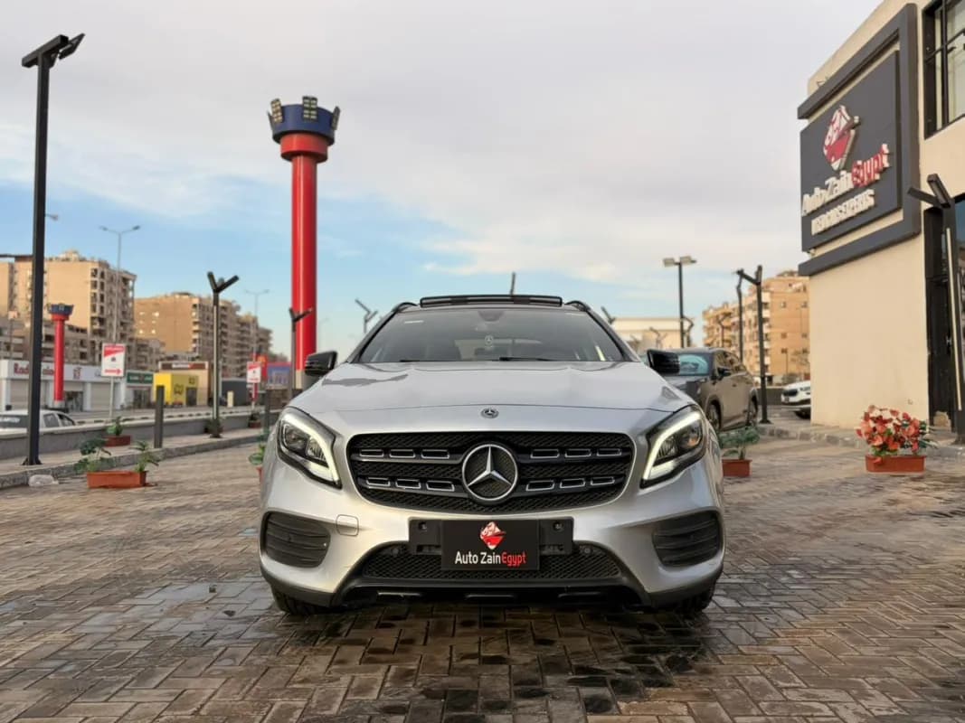 مرسيدس بنز GLA 200 2020 ايه ام جي فضي أوتوماتيك — مستعملة