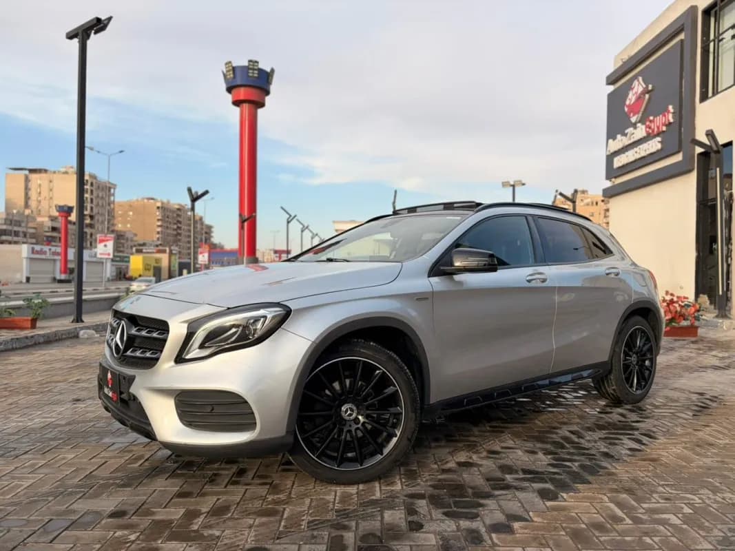 مرسيدس بنز GLA 200 2020 ايه ام جي فضي أوتوماتيك — مستعملة