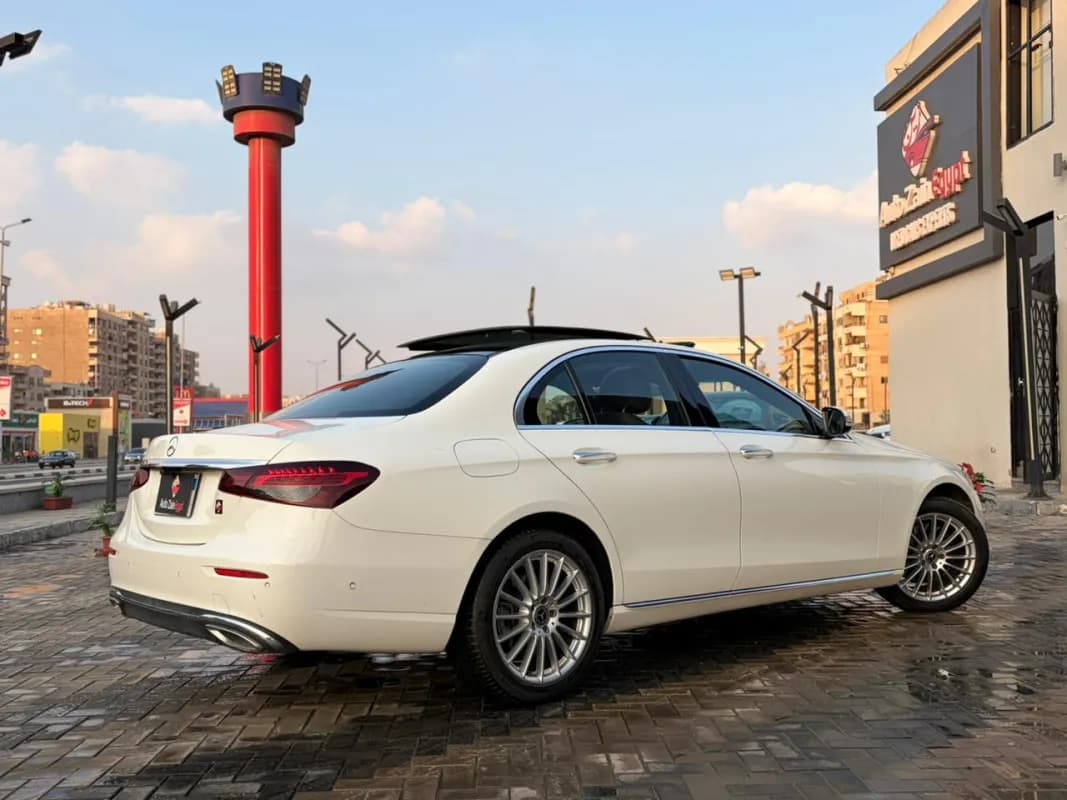 مرسيدس بنز E300 2021