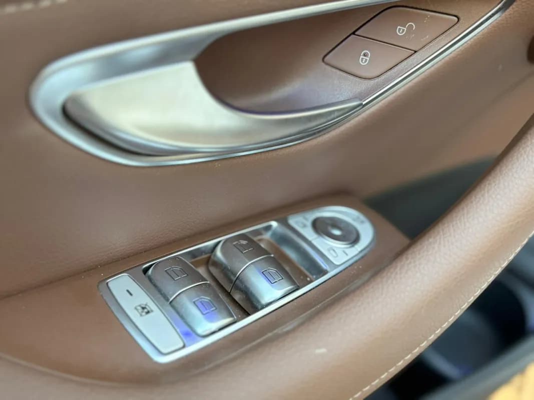 مرسيدس بنز E300 2021