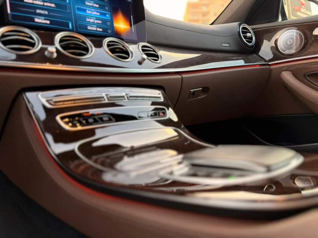 مرسيدس بنز E300 2021