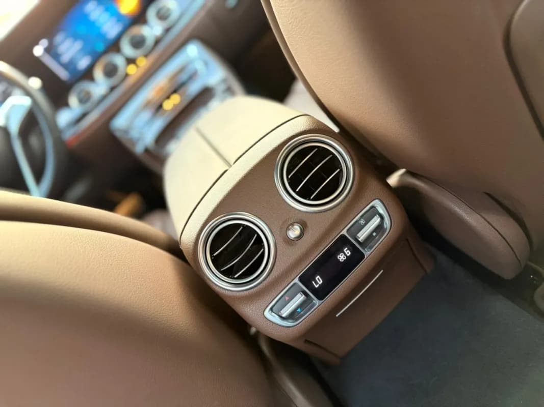 مرسيدس بنز E300 2021