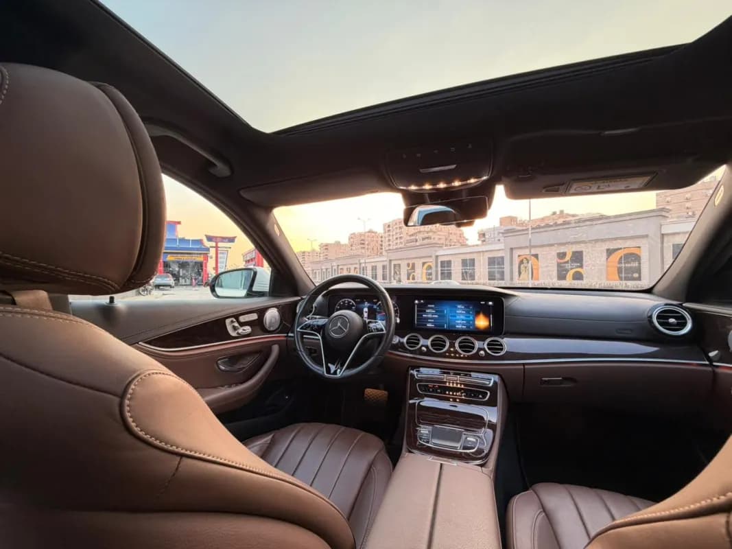 مرسيدس بنز E300 2021