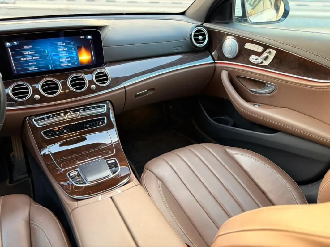 مرسيدس بنز E300 2021 اكسيكلوزيف أبيض أوتوماتيك — مستعملة