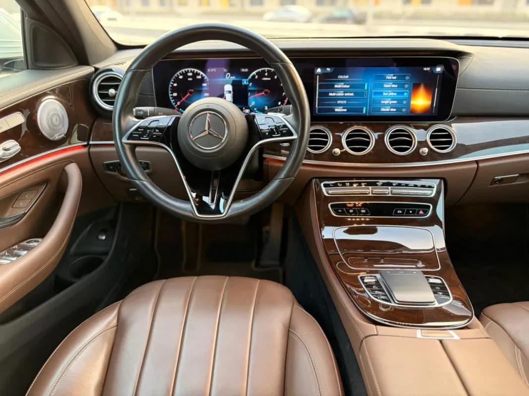 مرسيدس بنز E300 2021