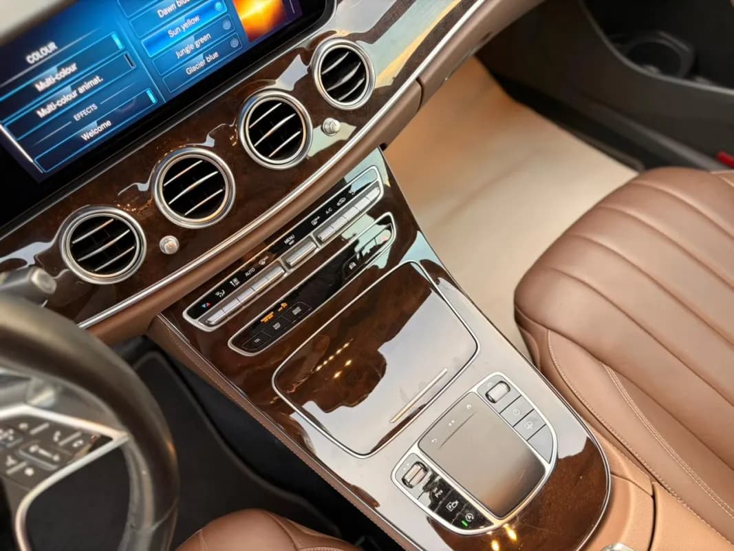 مرسيدس بنز E300 2021