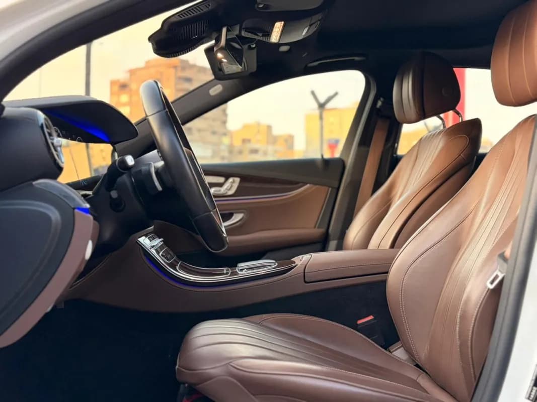 مرسيدس بنز E300 2021