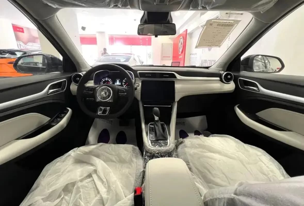 ام جي اتش اس 2026 لاكشري أحمر أوتوماتيك — جديدة