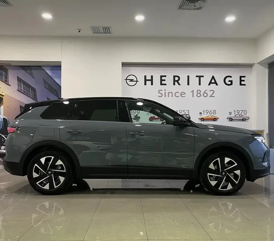 أوبل جراند لاند 2026 توب لاين رمادي أوتوماتيك — جديدة