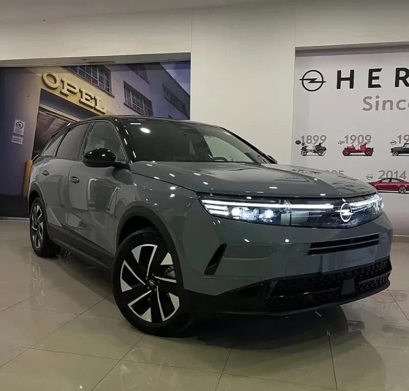 أوبل جراند لاند 2026 توب لاين رمادي أوتوماتيك — جديدة