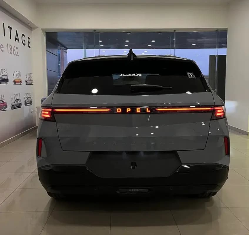 أوبل جراند لاند 2026 توب لاين رمادي أوتوماتيك — جديدة