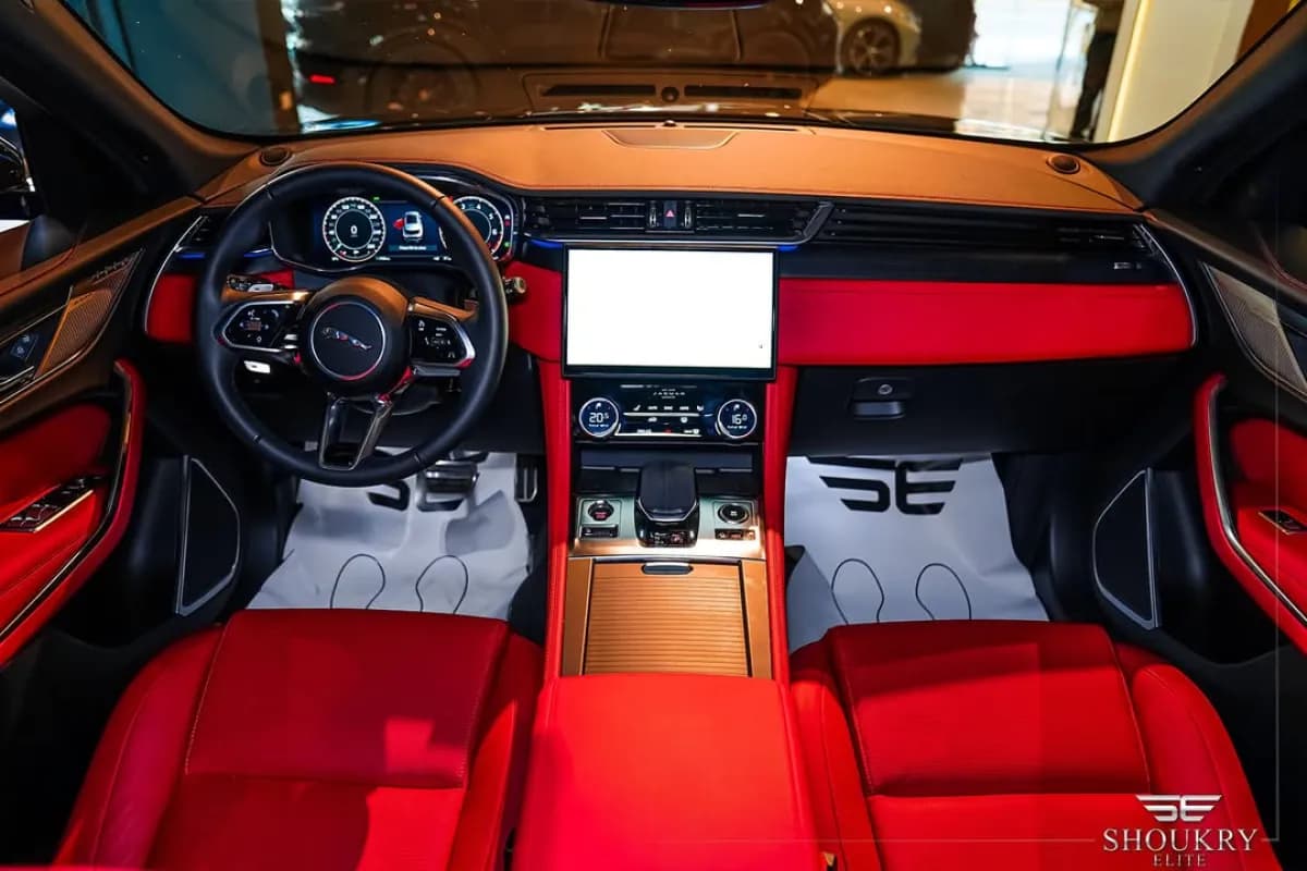 جاكوار اف باس 2024