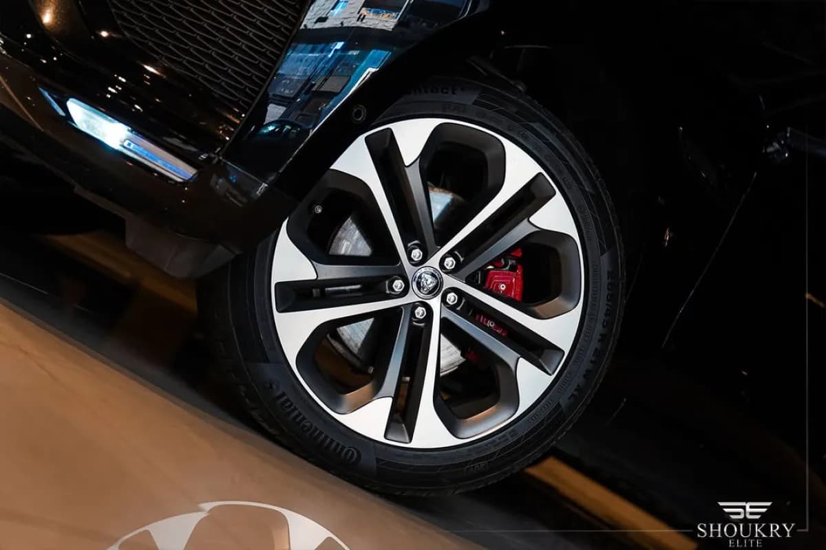 جاكوار اف باس 2024