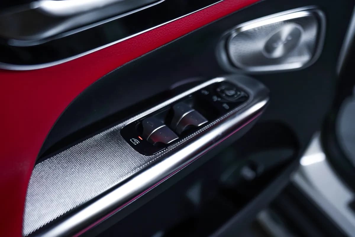 مرسيدس بنز GLC 300 2025