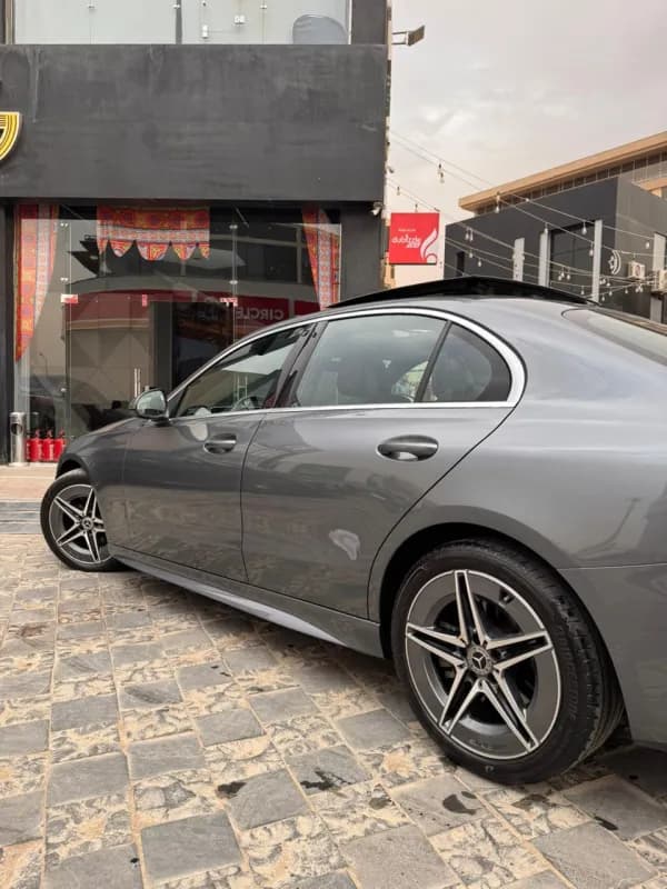 مرسيدس بنز C200 2024