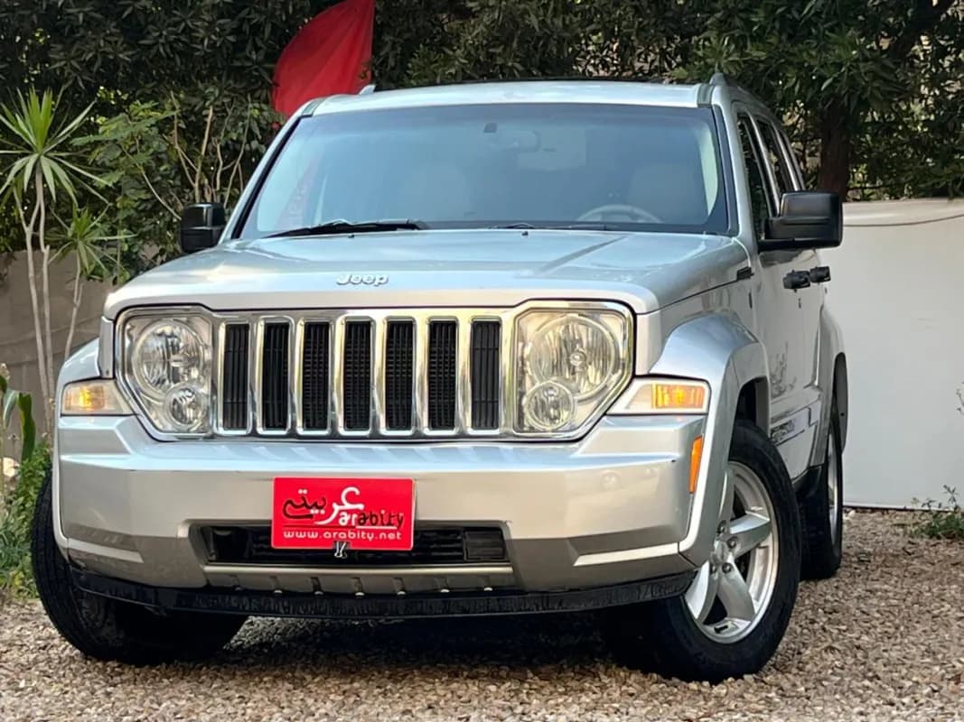 جيب شيروكي 2010