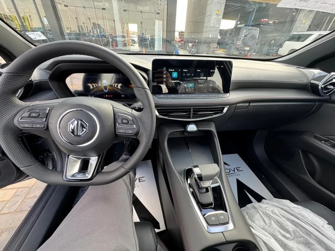 ام جي 7 2026 تروفي رمادي أوتوماتيك — جديدة