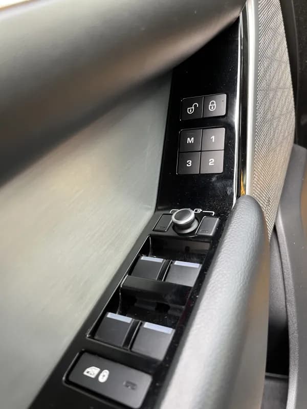 لاند روفر فيلار 2020