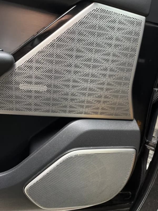 لاند روفر فيلار 2020