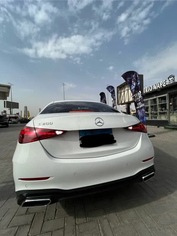 مرسيدس بنز C200 2024 ايه ام جي أبيض أوتوماتيك — مستعملة