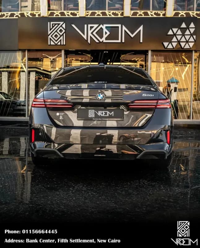 بي ام دبليو 520i 2025 ام سبورت رمادي أوتوماتيك — مستعملة