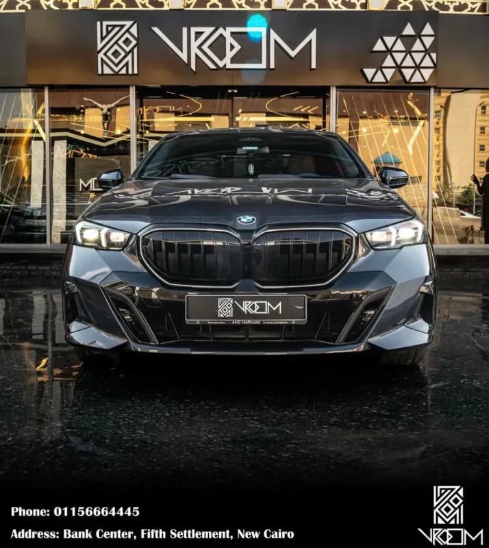 بي ام دبليو 520i 2025 ام سبورت رمادي أوتوماتيك — مستعملة