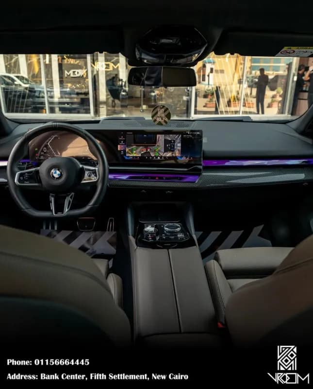 بي ام دبليو 520i 2025 ام سبورت رمادي أوتوماتيك — مستعملة