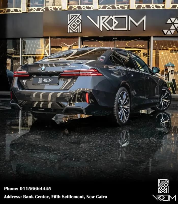 بي ام دبليو 520i 2025 ام سبورت رمادي أوتوماتيك — مستعملة