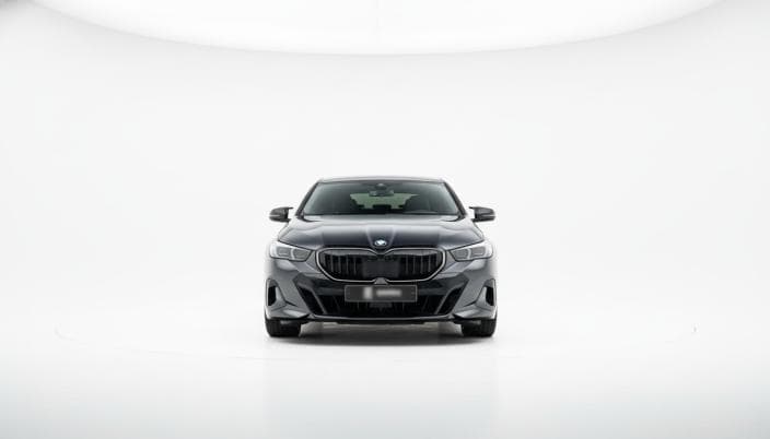 بي ام دبليو 520i 2025 ام سبورت رمادي أوتوماتيك — مستعملة