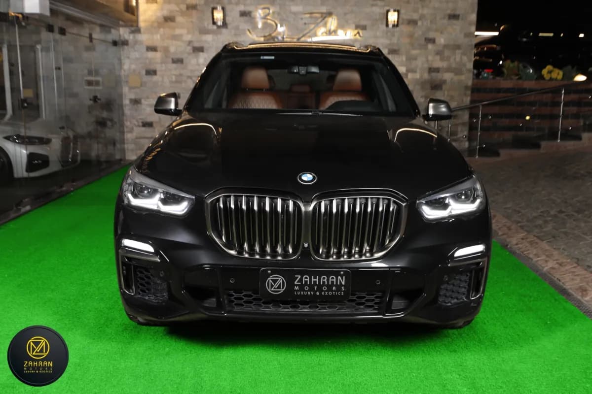 بي ام دبليو X5 2021 اكس درايف 40 اي أسود أوتوماتيك — مستعملة