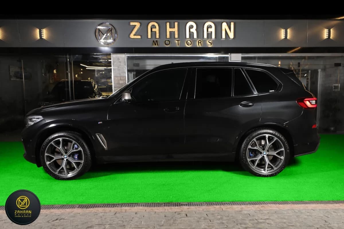 بي ام دبليو X5 2021 اكس درايف 40 اي أسود أوتوماتيك — مستعملة