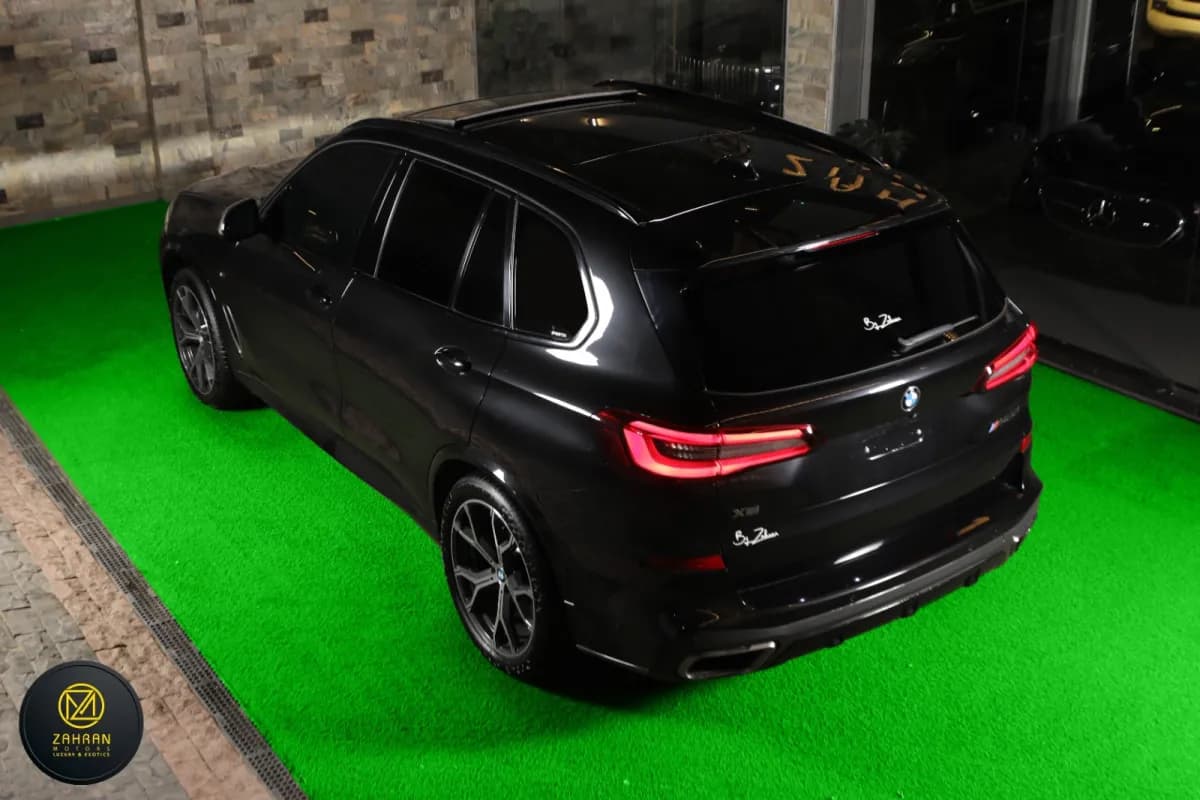 بي ام دبليو X5 2021 اكس درايف 40 اي أسود أوتوماتيك — مستعملة